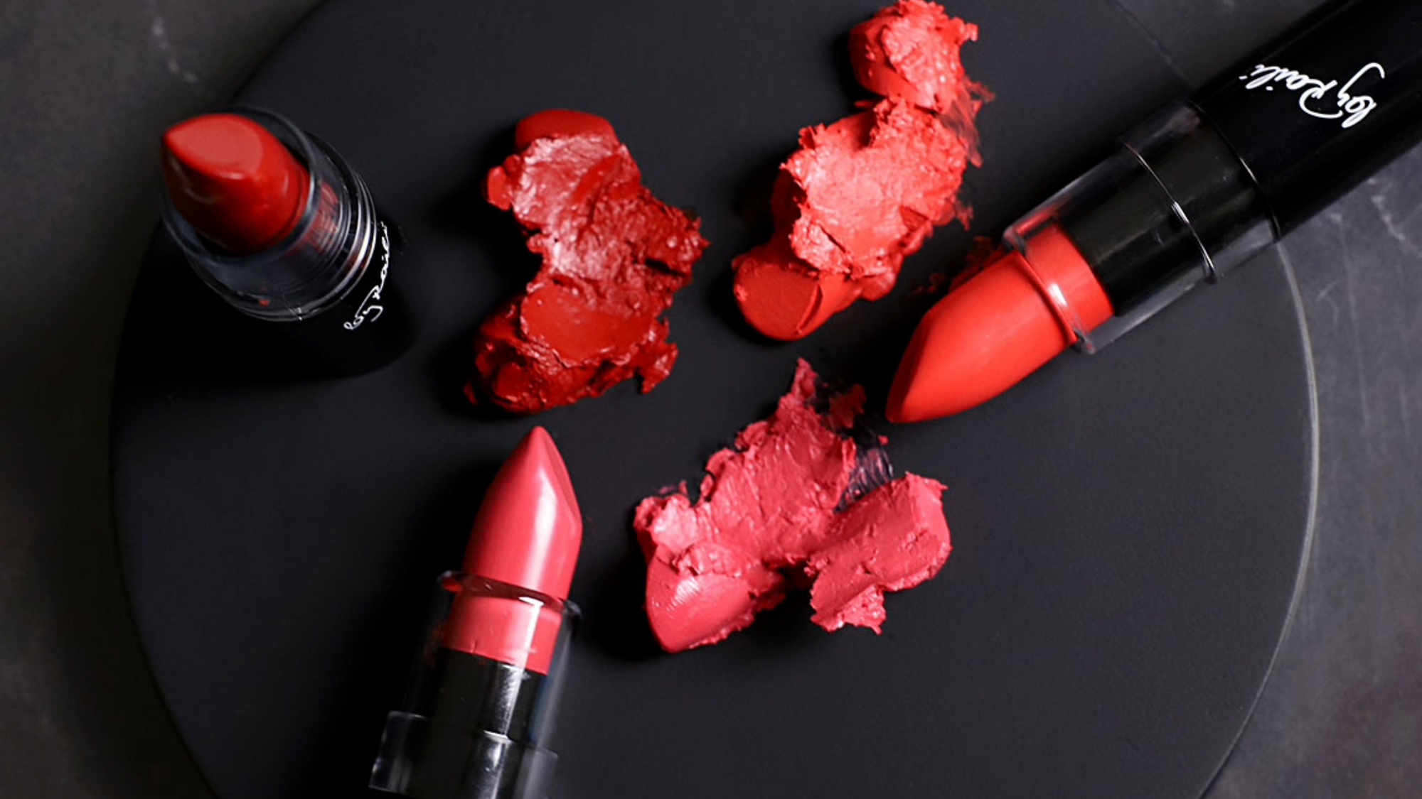 By Raili Huulimeikit: kolme pinkin ja punaisen sävyistä By Raili huulipunaa  