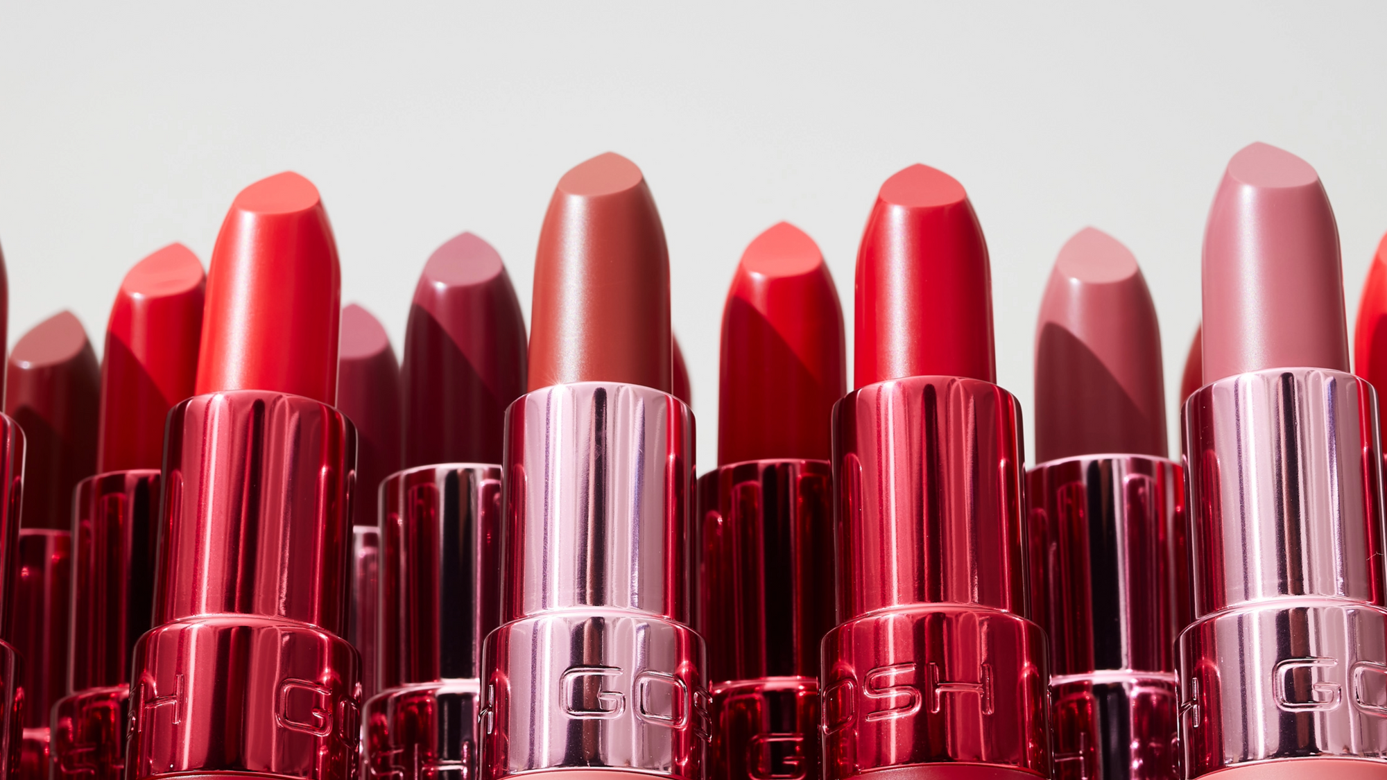 Huulipunat: värikkäät GOSH huulipunat rivissä