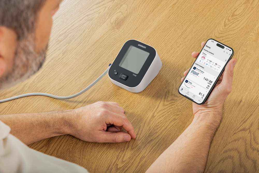 Tuotekuva: Omron M2+ Connect verenpainemittari