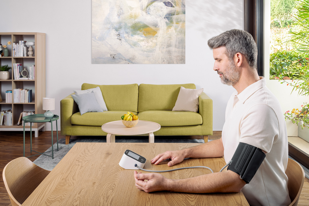 Tuotekuva: Omron M2+ Connect verenpainemittari