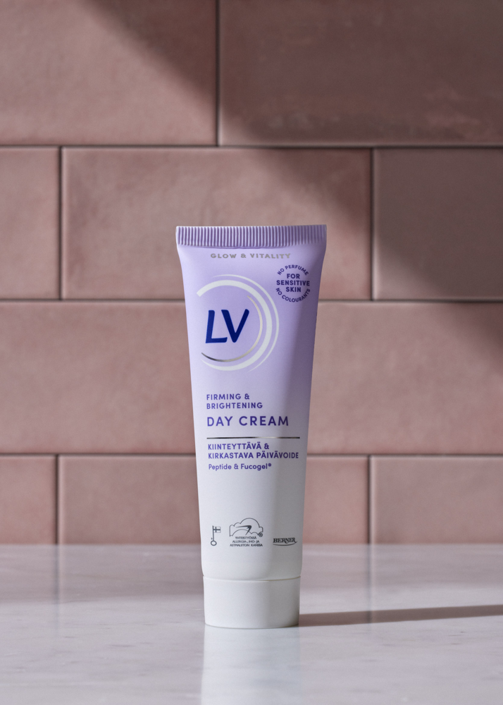 Tuotekuva: LV 50 ml Kiinteytt�v� ja kirkastava p�iv�voide